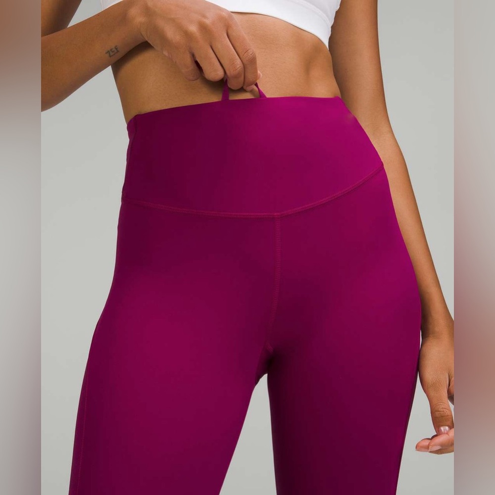 Lululemon Base Pace High-Rise Running Tight 25"
Magenta Purple